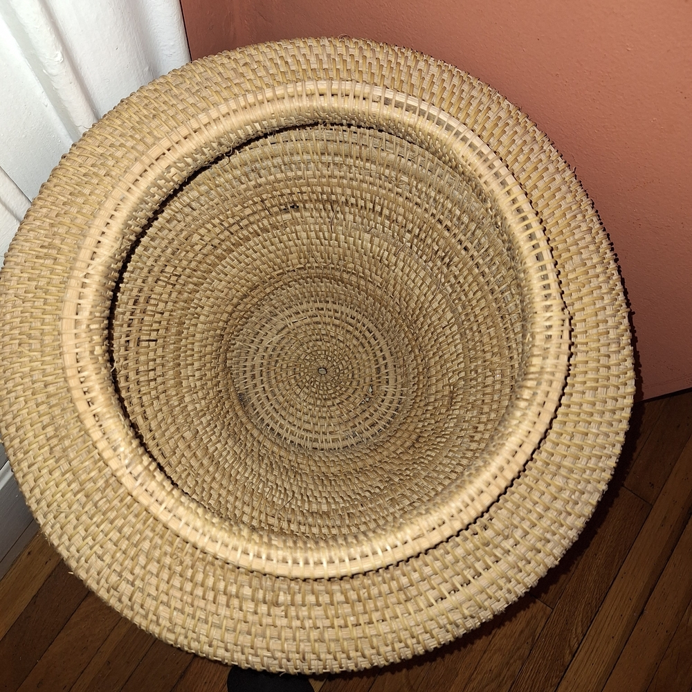Lg Vintage Handwoven "Urn" Style Rattan Basket with Lid - Picture 7 of 16